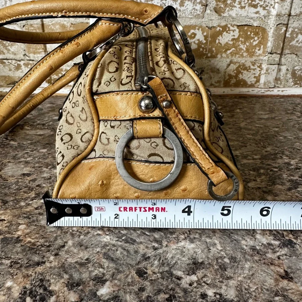 Guess Baguette Handbag Womens Boho Medium Tan Monogram Ostrich Y2K Logo Silver